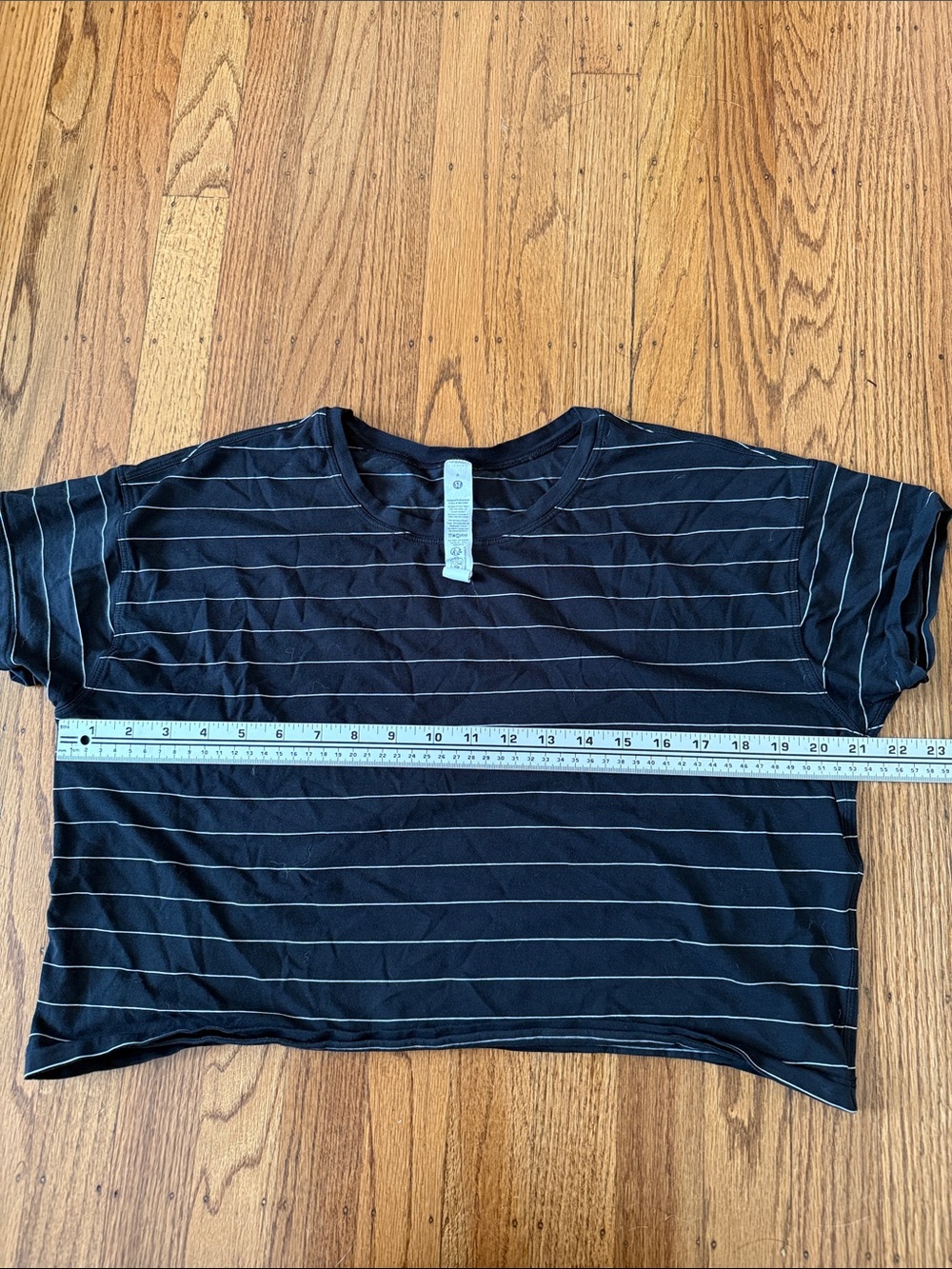 Lululemon Cates Crop Tee 8 - Picture 6 of 8